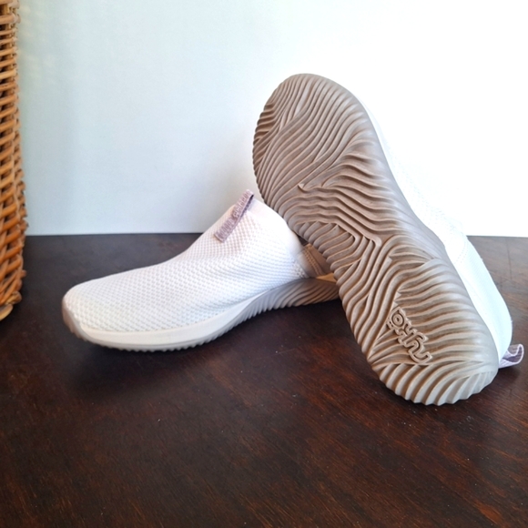 Ryka Women's White and Gray Slip-On Sneakers Size 9 Very Good Condition - Picture 4 of 5